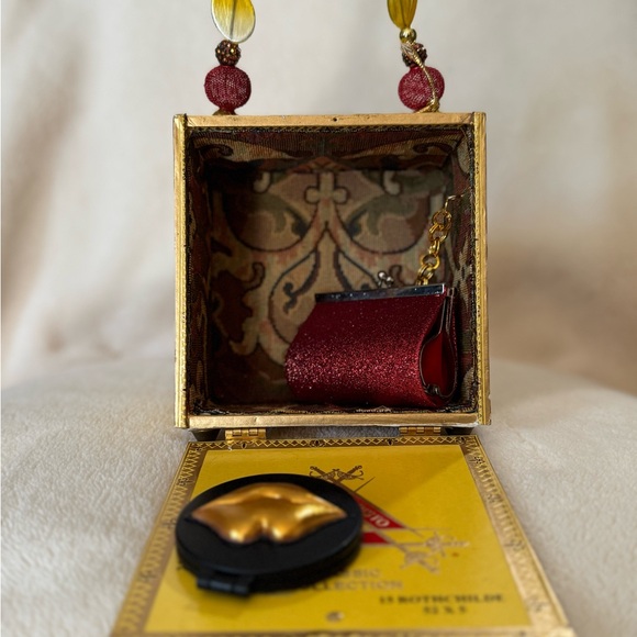 Monte Cristo Classic Collection Box Purse - Picture 4 of 14